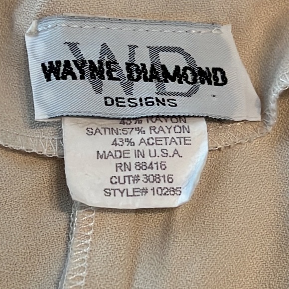 Vintage Wayne Diamond design hooded three button vest with tie waist. - Picture 6 of 8